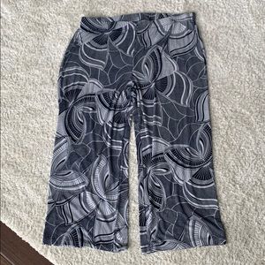 Chicos size 3 short travelers pant